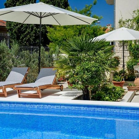 Palace Schoen Milesi - Esense Of Prestige - Private Pool - Free Parking - Old Money Style Luxury Rooms - Walking Distance To The Old Town, The Beach And All Amenities - Buralux Properties Сплит Екстериор снимка