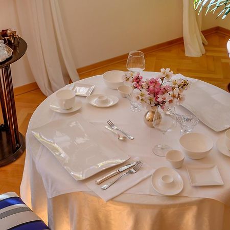 Palace Schoen Milesi - Esense Of Prestige - Private Pool - Free Parking - Old Money Style Luxury Rooms - Walking Distance To The Old Town, The Beach And All Amenities - Buralux Properties Сплит Екстериор снимка