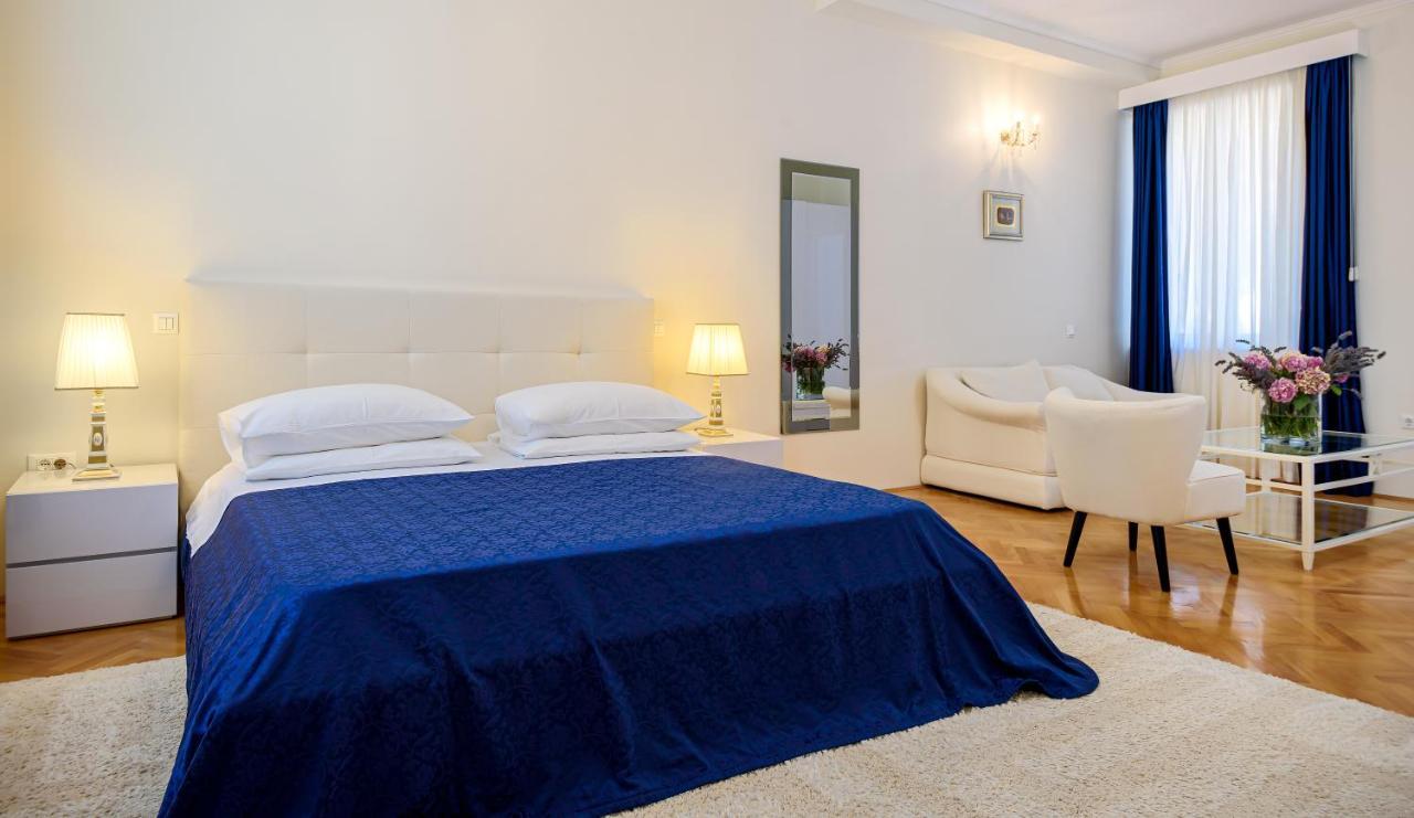 Palace Schoen Milesi - Esense Of Prestige - Private Pool - Free Parking - Old Money Style Luxury Rooms - Walking Distance To The Old Town, The Beach And All Amenities - Buralux Properties Сплит Екстериор снимка
