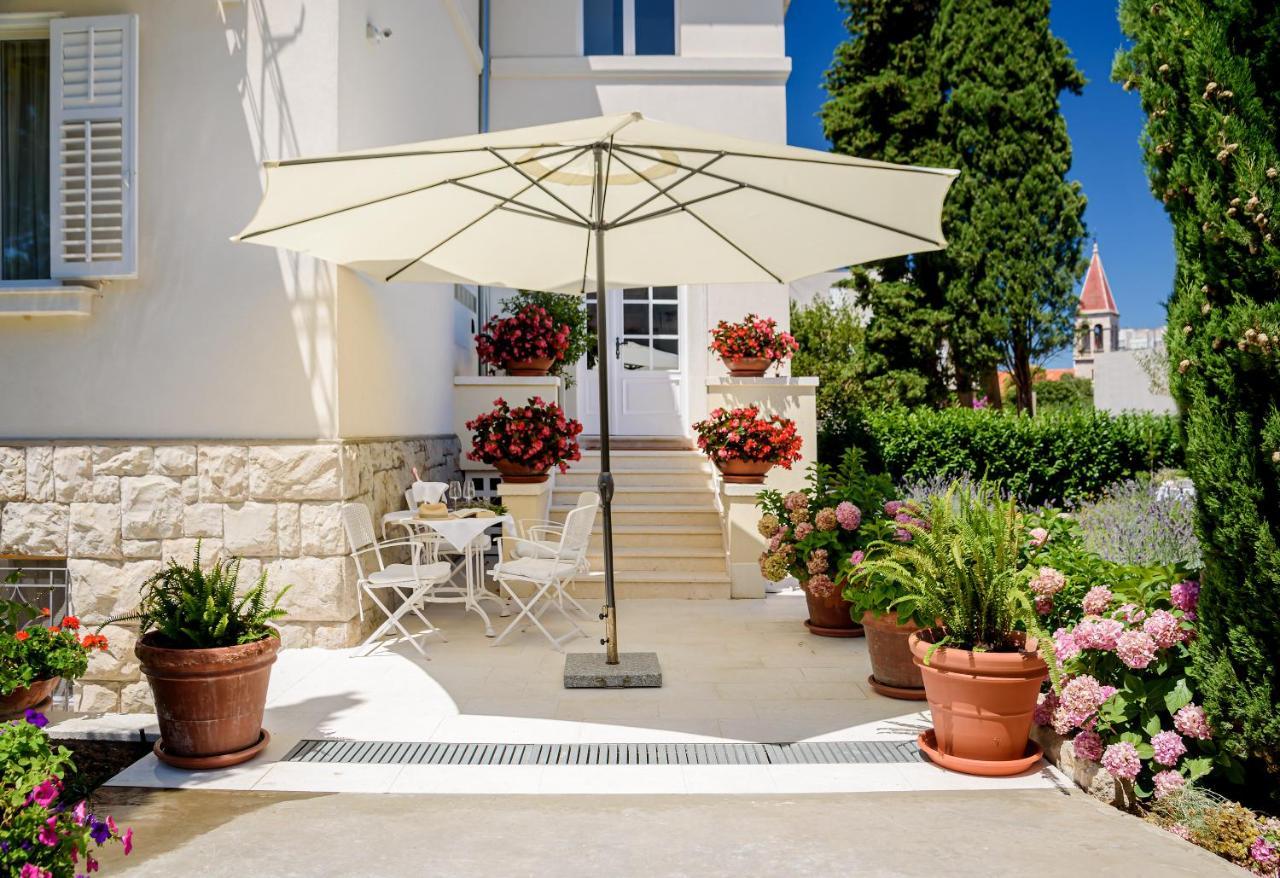 Palace Schoen Milesi - Esense Of Prestige - Private Pool - Free Parking - Old Money Style Luxury Rooms - Walking Distance To The Old Town, The Beach And All Amenities - Buralux Properties Сплит Екстериор снимка