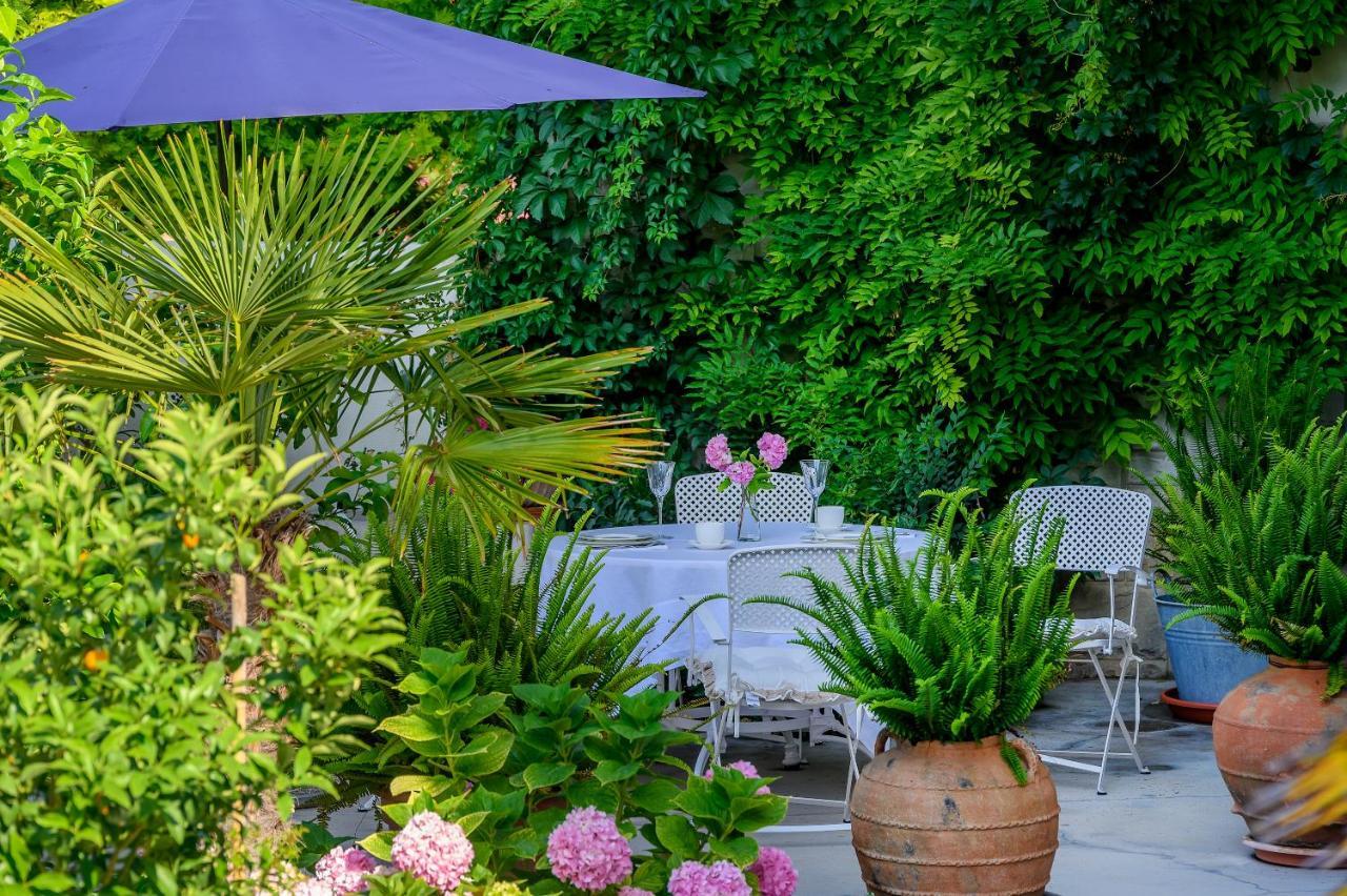 Palace Schoen Milesi - Esense Of Prestige - Private Pool - Free Parking - Old Money Style Luxury Rooms - Walking Distance To The Old Town, The Beach And All Amenities - Buralux Properties Сплит Екстериор снимка