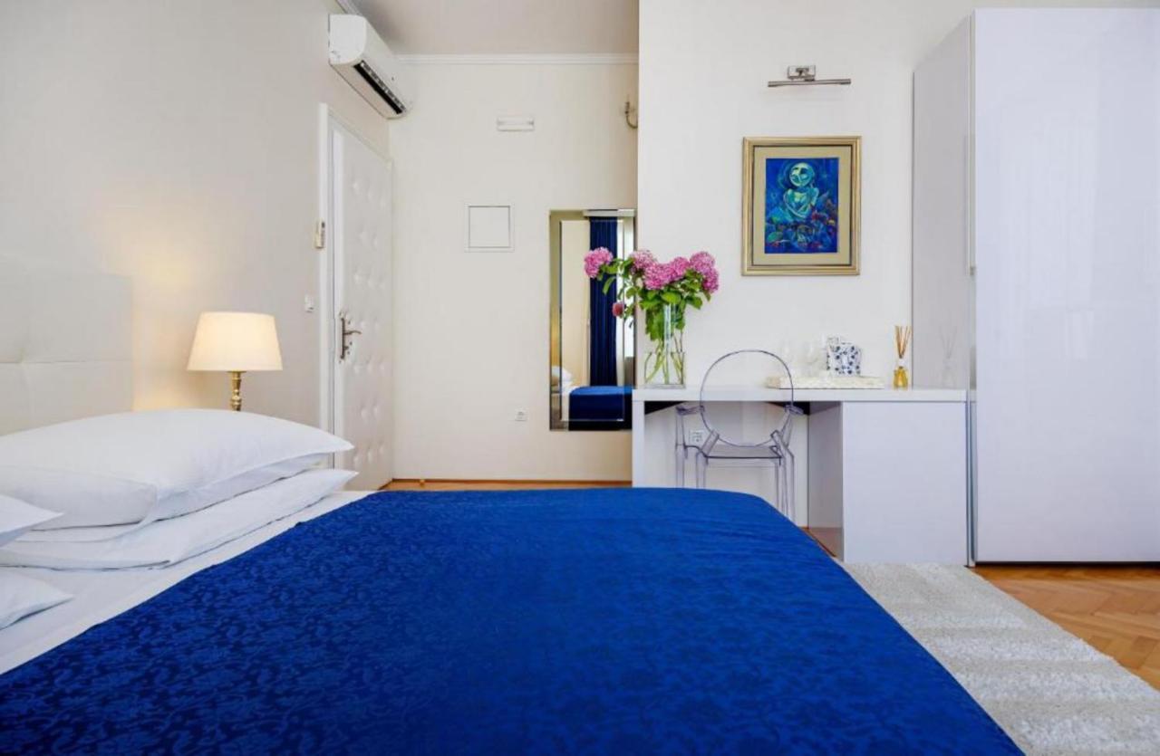 Palace Schoen Milesi - Esense Of Prestige - Private Pool - Free Parking - Old Money Style Luxury Rooms - Walking Distance To The Old Town, The Beach And All Amenities - Buralux Properties Сплит Екстериор снимка