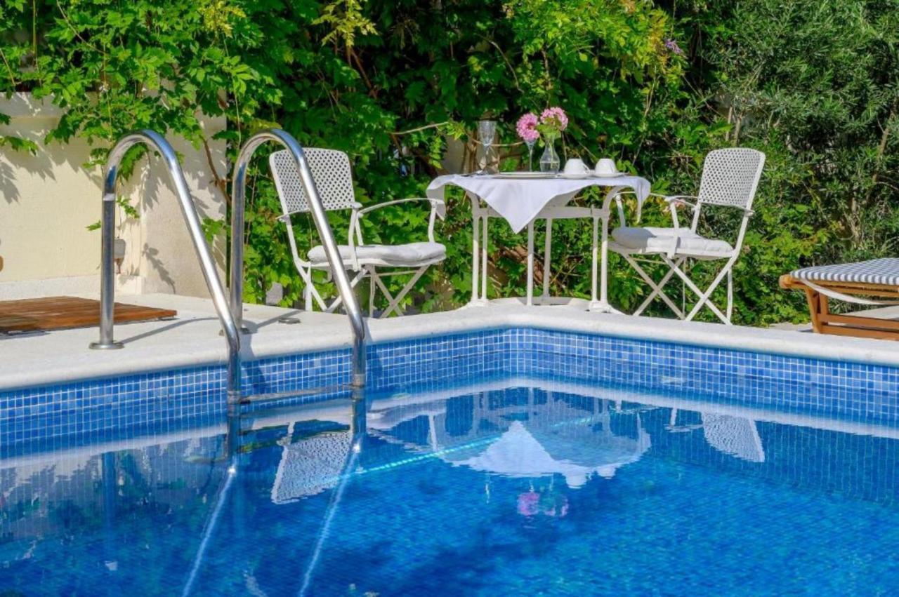 Palace Schoen Milesi - Esense Of Prestige - Private Pool - Free Parking - Old Money Style Luxury Rooms - Walking Distance To The Old Town, The Beach And All Amenities - Buralux Properties Сплит Екстериор снимка