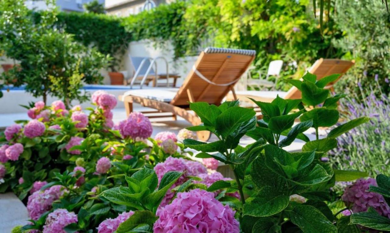 Palace Schoen Milesi - Esense Of Prestige - Private Pool - Free Parking - Old Money Style Luxury Rooms - Walking Distance To The Old Town, The Beach And All Amenities - Buralux Properties Сплит Екстериор снимка