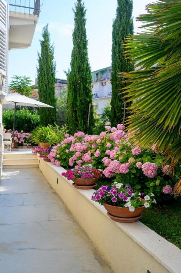 Palace Schoen Milesi - Esense Of Prestige - Private Pool - Free Parking - Old Money Style Luxury Rooms - Walking Distance To The Old Town, The Beach And All Amenities - Buralux Properties Сплит Екстериор снимка