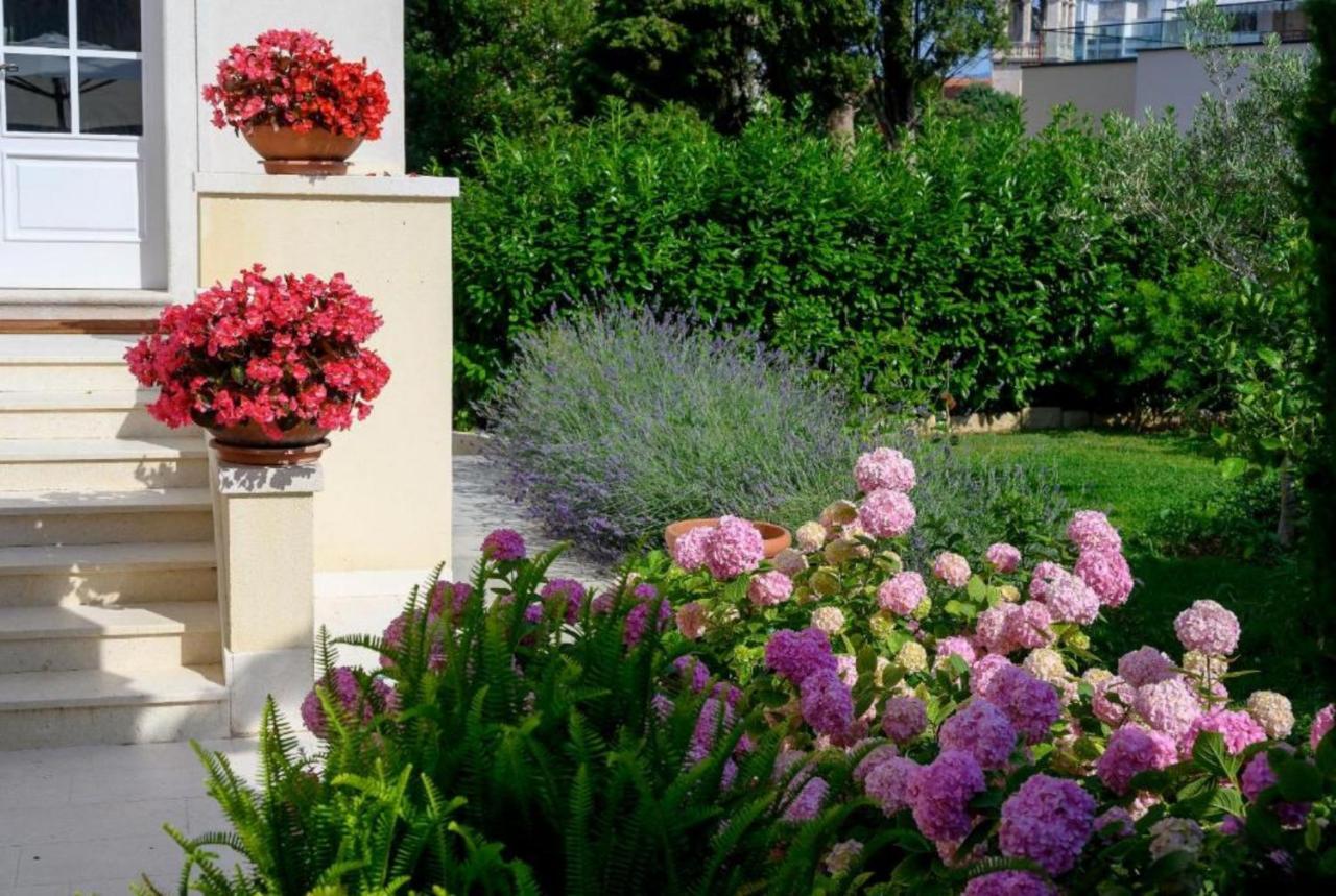 Palace Schoen Milesi - Esense Of Prestige - Private Pool - Free Parking - Old Money Style Luxury Rooms - Walking Distance To The Old Town, The Beach And All Amenities - Buralux Properties Сплит Екстериор снимка