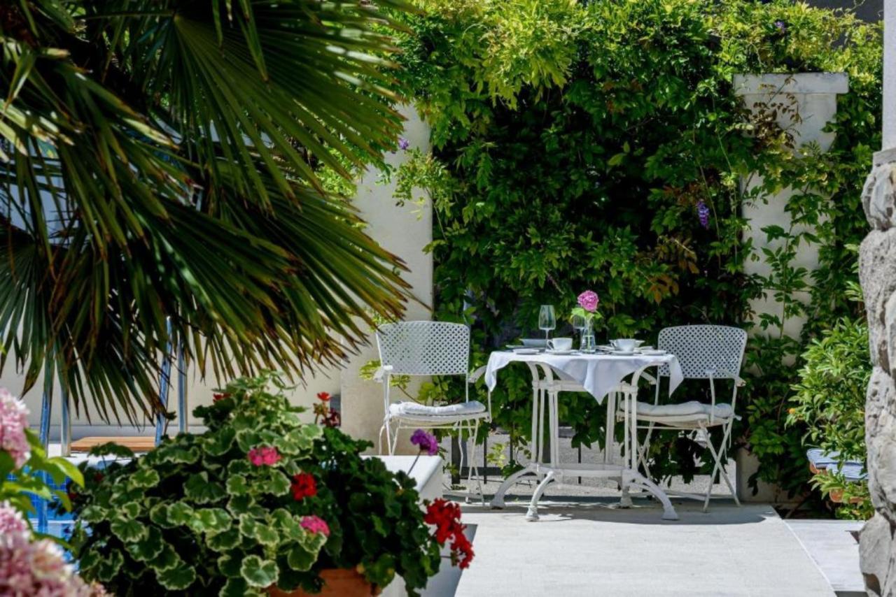 Palace Schoen Milesi - Esense Of Prestige - Private Pool - Free Parking - Old Money Style Luxury Rooms - Walking Distance To The Old Town, The Beach And All Amenities - Buralux Properties Сплит Екстериор снимка
