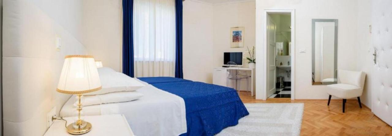 Palace Schoen Milesi - Esense Of Prestige - Private Pool - Free Parking - Old Money Style Luxury Rooms - Walking Distance To The Old Town, The Beach And All Amenities - Buralux Properties Сплит Екстериор снимка
